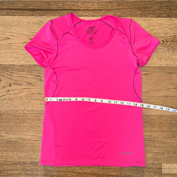 Women’s XS Patagonia Pink Short Sleeve Common Threads Baselayer TShirt - Picture 6 of 7